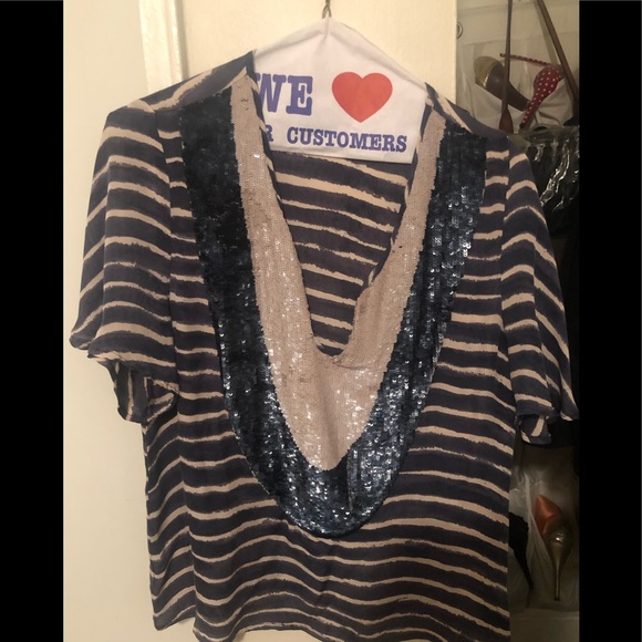 LEYENDECKER Tops - LEYENDECKER short sleeve top/blouse with sequins